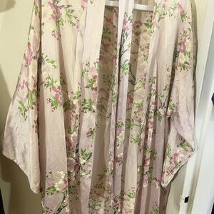 Gorgeous, Stunning, 100% Silk Japanese Summer Robe- Feminine Lavender Flowers ✨